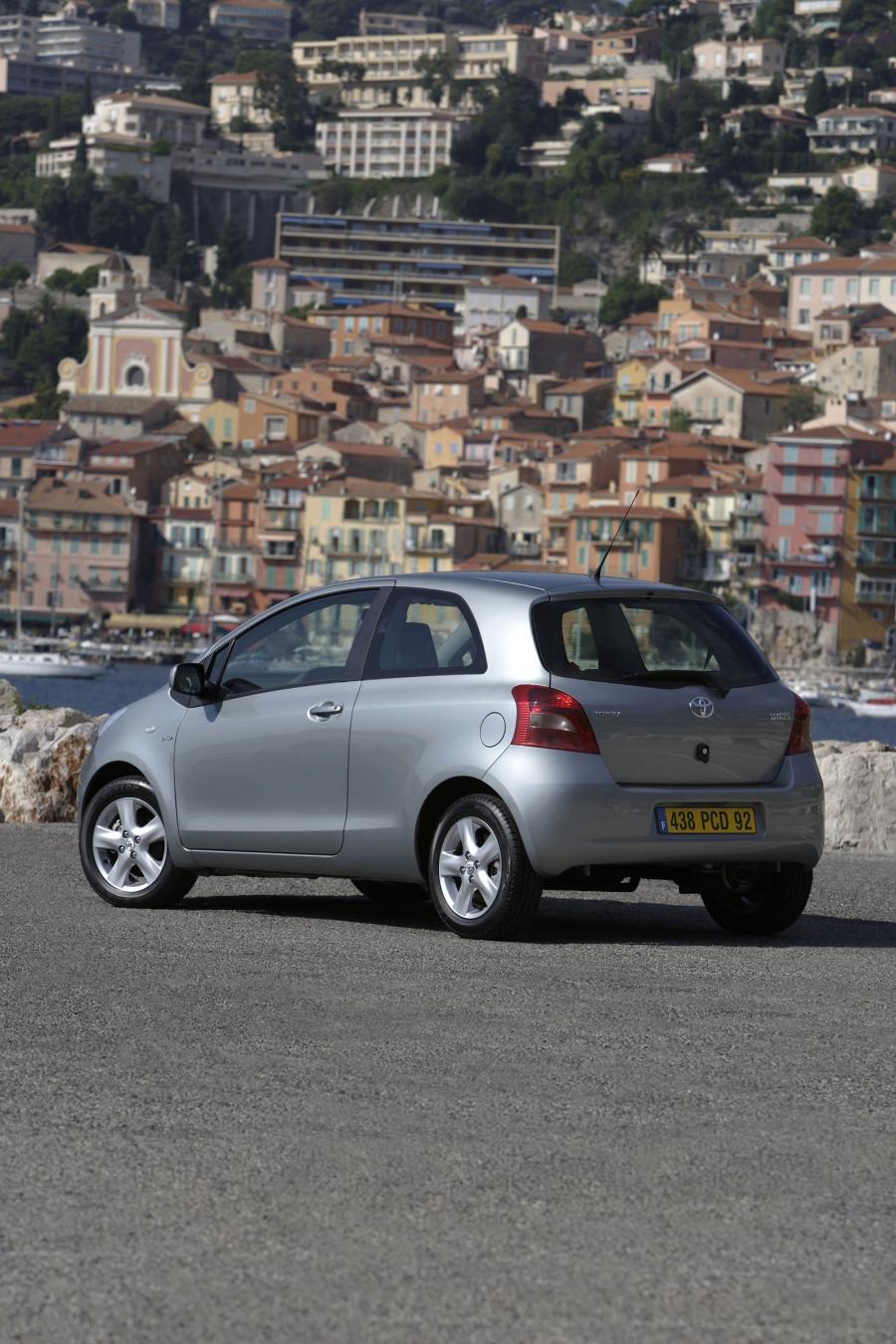  Toyota Yaris 2005 года  (фото 92 из 165)